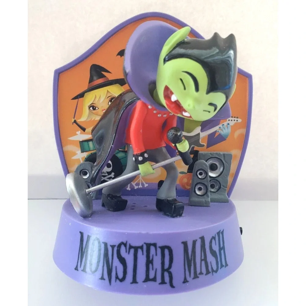 Hallmark 2010 Monster Mash Halloween Ornament w Sound Spring Head Vampire Figure